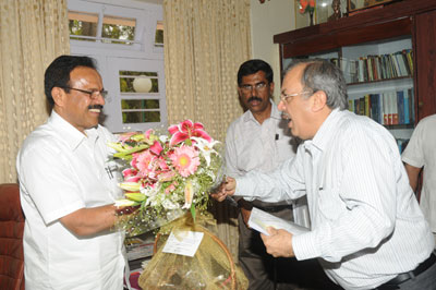 The CMD Mr. Rajiv Bhatnagar alongwith Site Manager Ms. Juliet Brennan called on the Hon. Chief Minister of Karnataka twice
